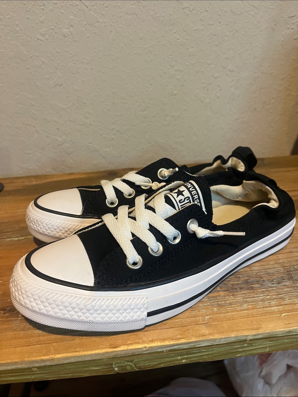 NWOB Converse WOMENS CHUCK TAYLOR ALL STAR SHORELINE SNEAKER size 6